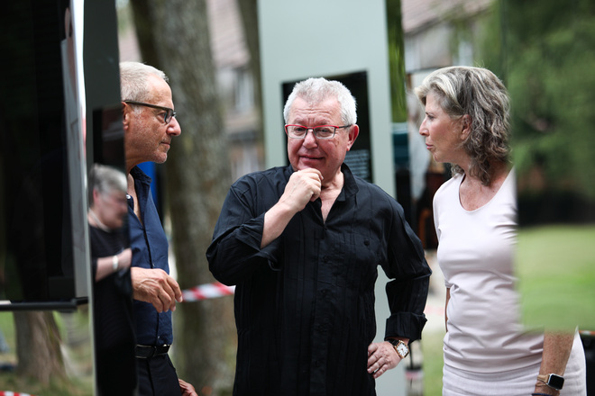 Through the Lens of Faith: Daniel Libeskind entwirft schimmernd-schlichte Installation in Auschwitz-Birkenau