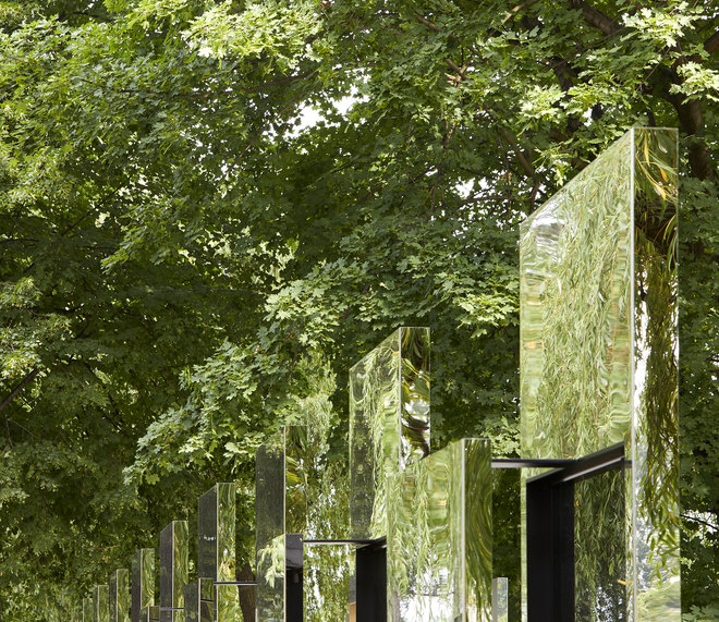Through the Lens of Faith: Daniel Libeskind entwirft schimmernd-schlichte Installation in Auschwitz-Birkenau