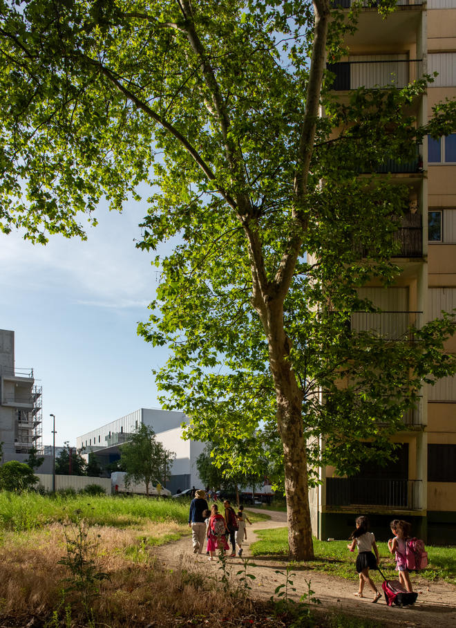 Neue Horizonte für die Kinder von Vaulx-en-Velin:  Die „Blaue Schule“ von Dominique Coulon