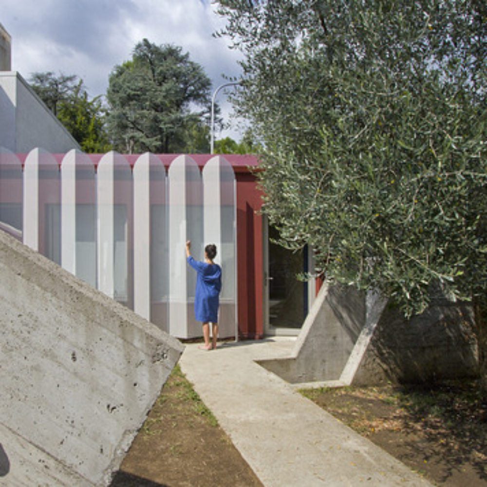 Der Paravent der Perani: Eine kleine Veranda in Bergamo und ihr großes Comeback als „Urban Cabin“