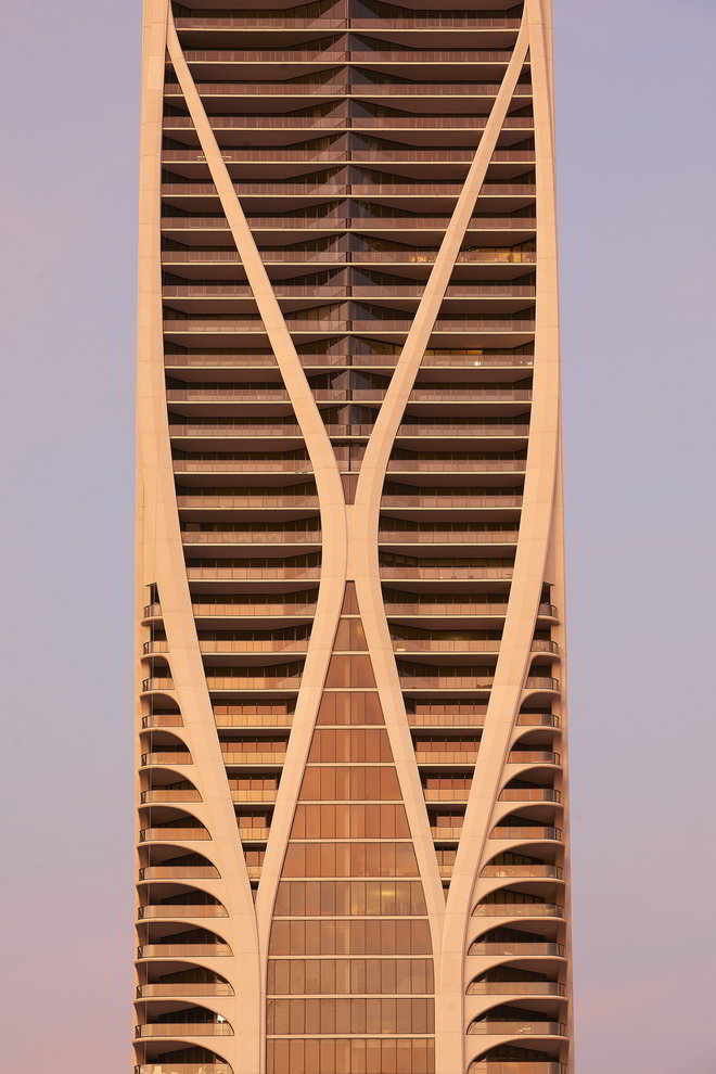 Zaha Hadid Wohnturm in Miami im Abendlicht