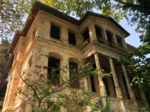 ruinöse Schule auf der Insel Büyük Ada, Istanbul